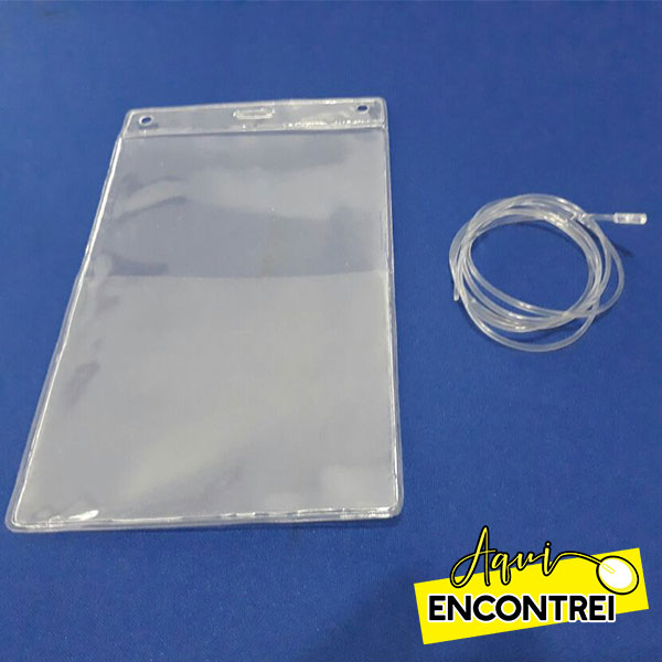 cracha-com-2-bolsos-e-cordão-em-silicone-2