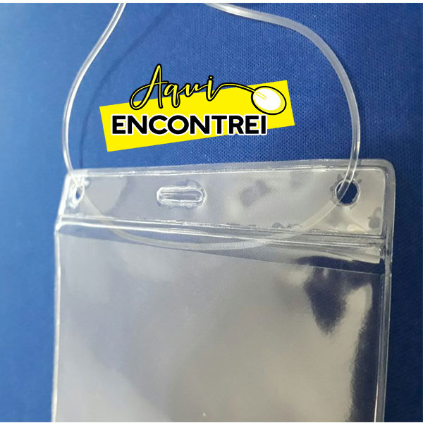 cracha-com-2-bolsos-e-cordão-em-silicone